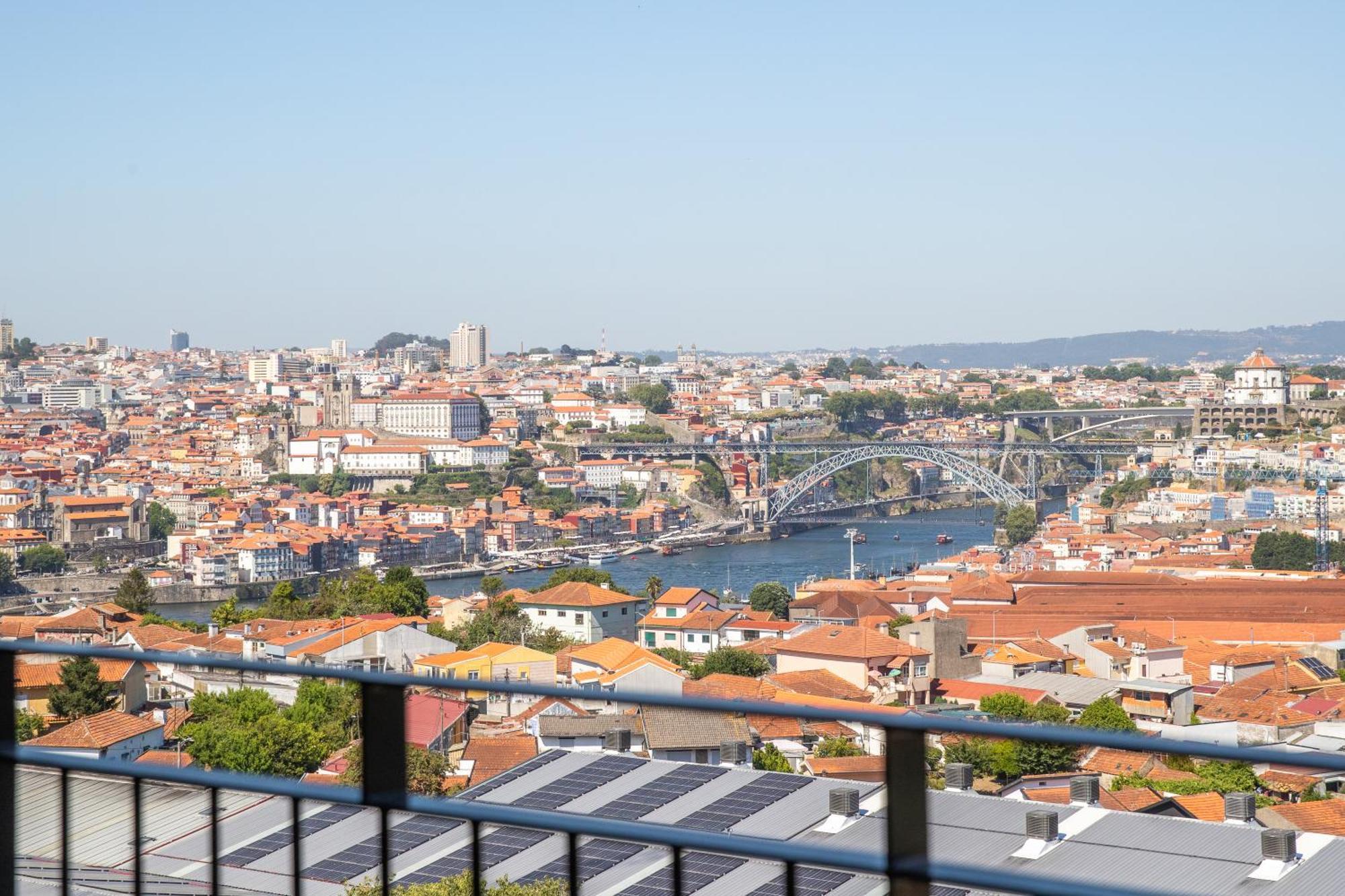 Appartamento Brand New Luxurious Ap T2 - Amazing View- With Garage Vila Nova de Gaia Esterno foto